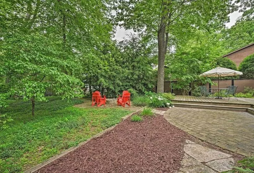 Upscale Family Retreat W/ Fire Pit, Walk To Beach!