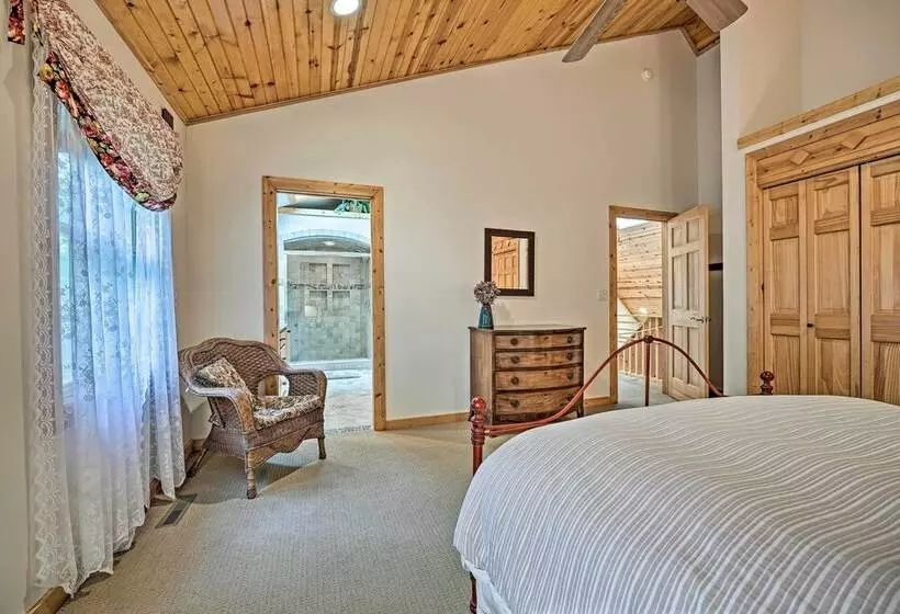 Upscale Family Retreat W/ Fire Pit, Walk To Beach!