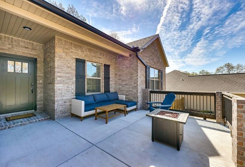 Biking Haven: Charming Bella Vista Home W/ Games!