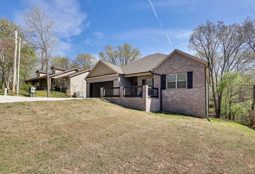 Biking Haven: Charming Bella Vista Home W/ Games!