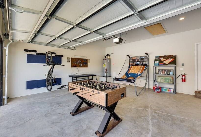 Biking Haven: Charming Bella Vista Home W/ Games!