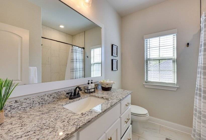 Biking Haven: Charming Bella Vista Home W/ Games!