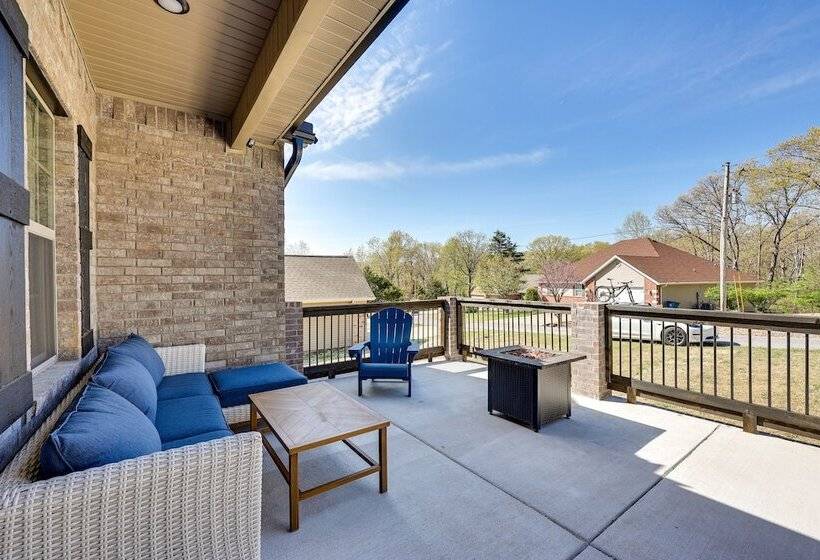 Biking Haven: Charming Bella Vista Home W/ Games!