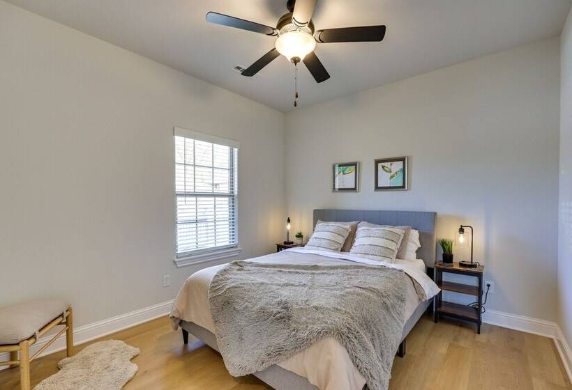 Biking Haven: Charming Bella Vista Home W/ Games!