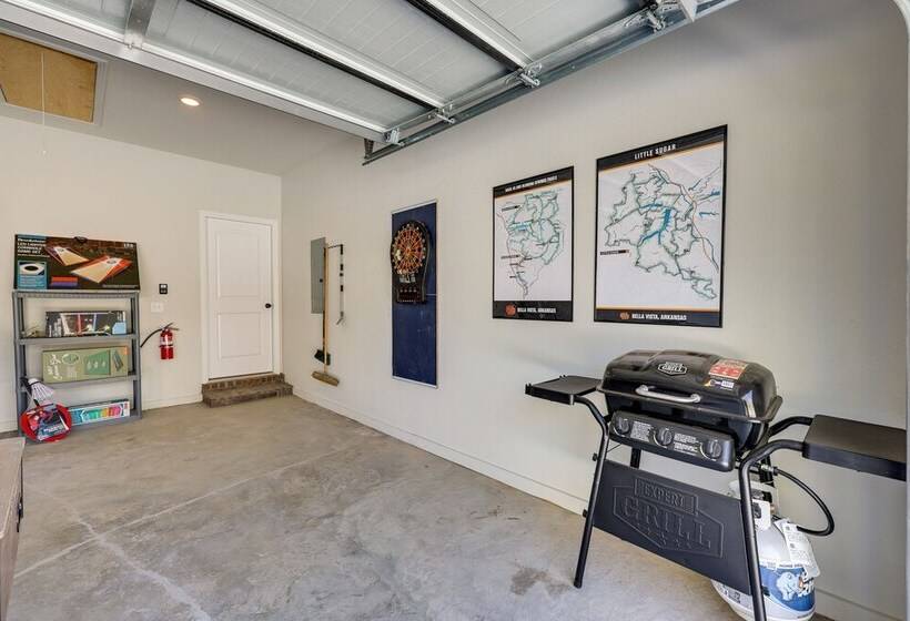 Biking Haven: Charming Bella Vista Home W/ Games!