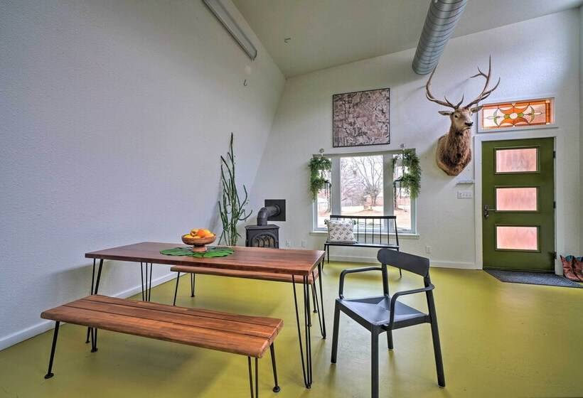 Bohemian Home W/ Screened Porch, 3 Mi To Lake!