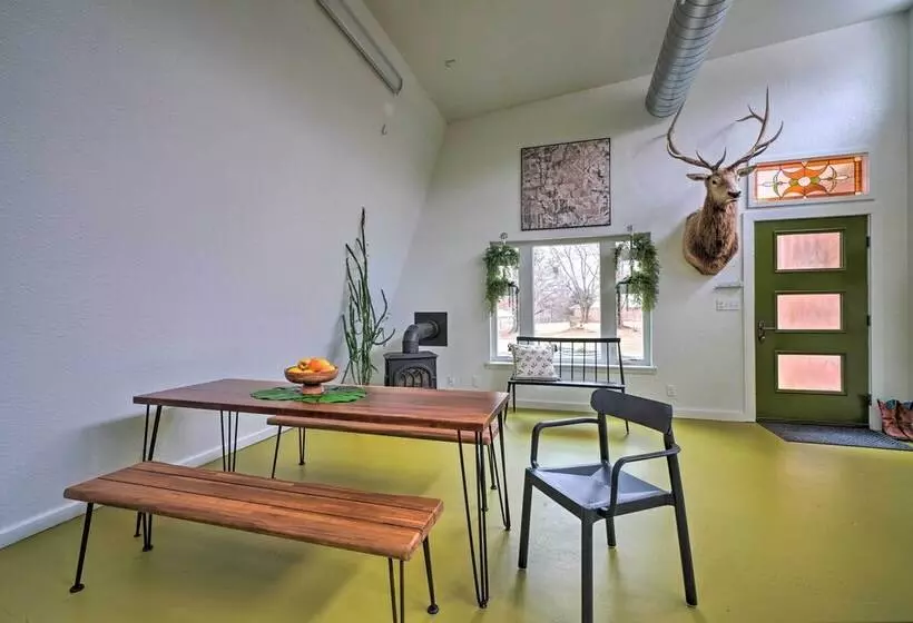 Bohemian Home W/ Screened Porch, 3 Mi To Lake!