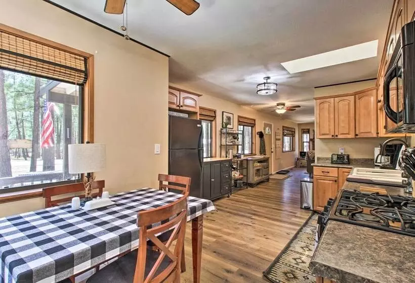 Fireplace, Deck & Grill: Pinetop Cabin Rental!