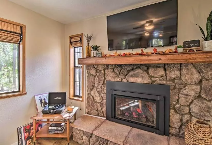 Fireplace, Deck & Grill: Pinetop Cabin Rental!