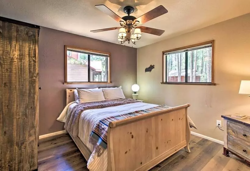 Fireplace, Deck & Grill: Pinetop Cabin Rental!