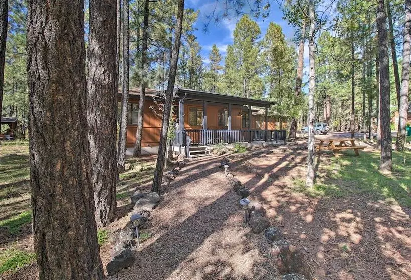 Fireplace, Deck & Grill: Pinetop Cabin Rental!