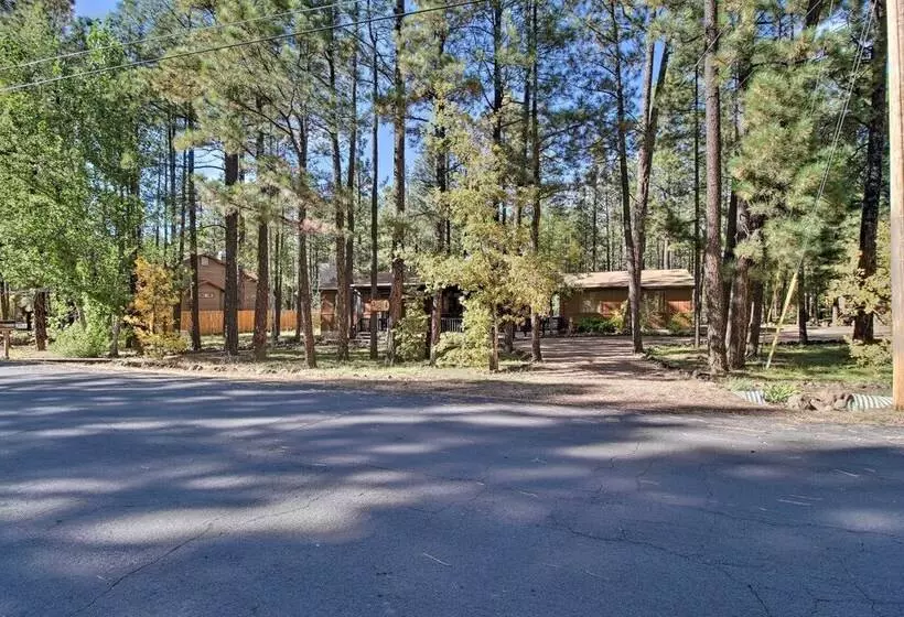 Fireplace, Deck & Grill: Pinetop Cabin Rental!