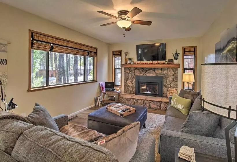 Fireplace, Deck & Grill: Pinetop Cabin Rental!