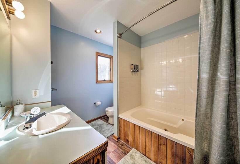 Bright Southern Shores Family Home < 1 Mi To Beach