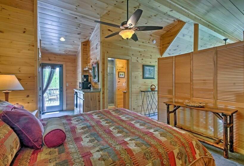 Mins From Polar Express Train: Bryson City Cabin!