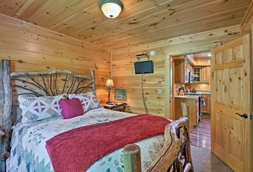 Mins From Polar Express Train: Bryson City Cabin!