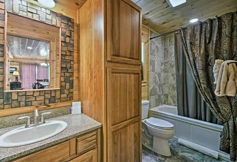 Mins From Polar Express Train: Bryson City Cabin!