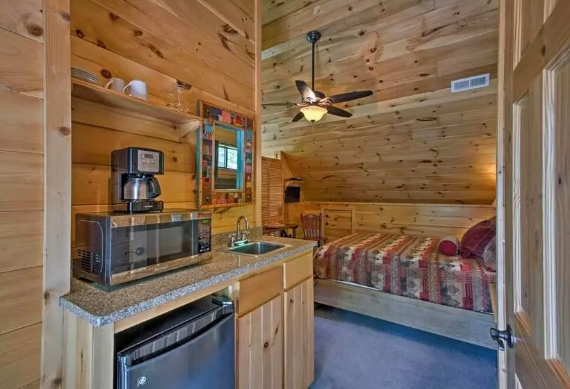 Mins From Polar Express Train: Bryson City Cabin!