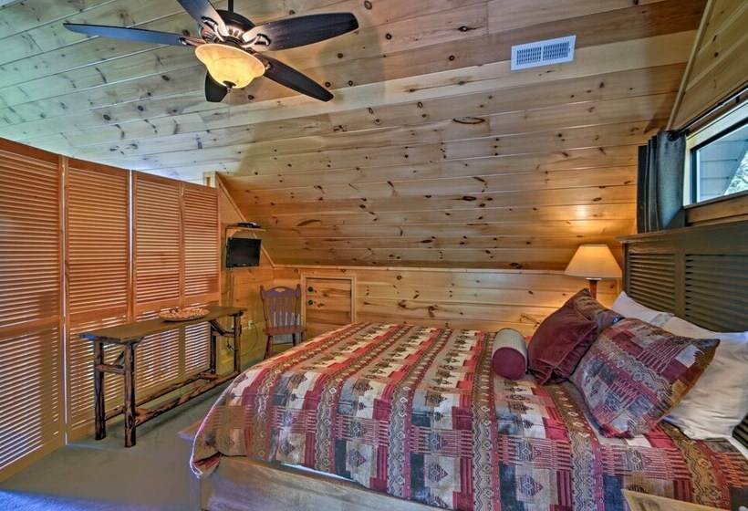 Mins From Polar Express Train: Bryson City Cabin!