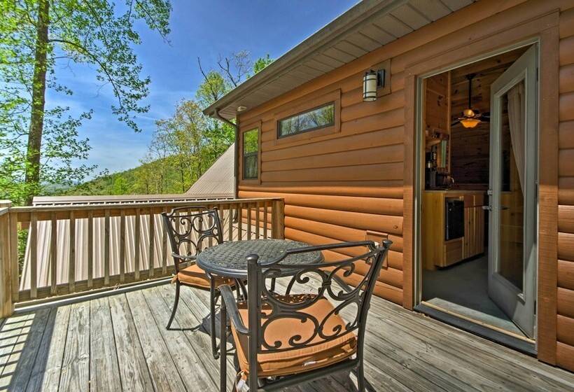 Mins From Polar Express Train: Bryson City Cabin!