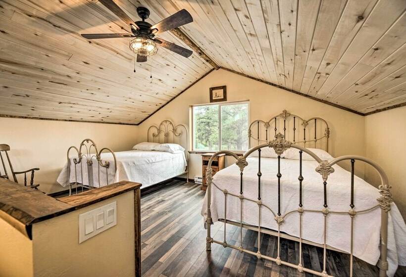 Cabin At The Little Ranch : Hiking On Site!