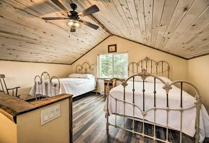 Cabin At The Little Ranch : Hiking On Site!