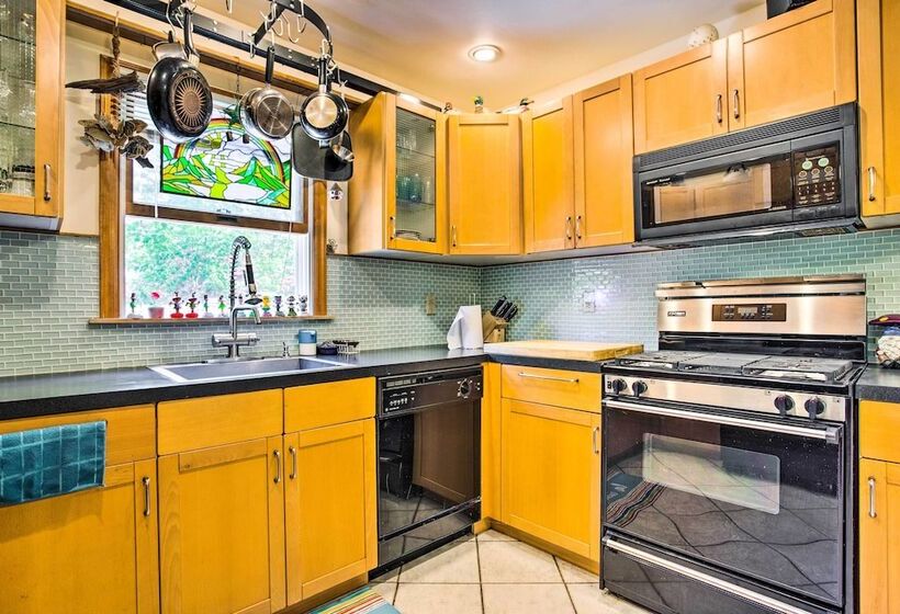 Charming Hampton Bays Home 5 Mi To Coopers Beach