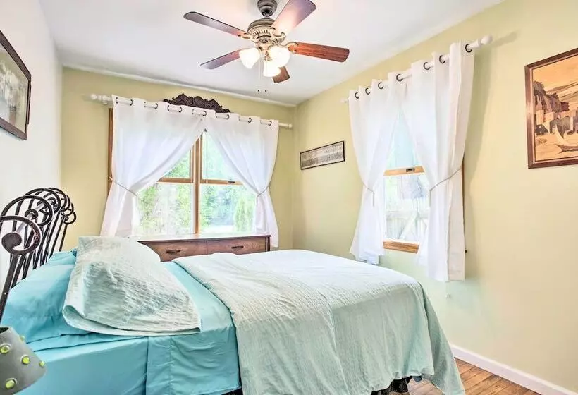 Charming Hampton Bays Home 5 Mi To Coopers Beach