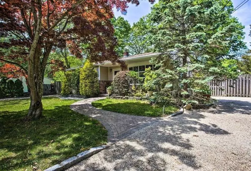 Charming Hampton Bays Home 5 Mi To Coopers Beach