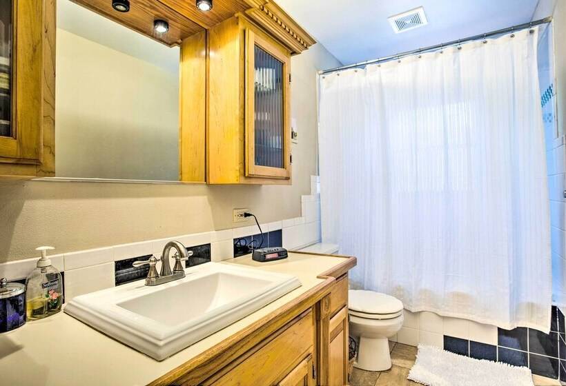 Charming Hampton Bays Home 5 Mi To Coopers Beach