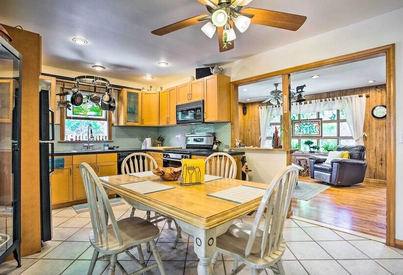 Charming Hampton Bays Home 5 Mi To Coopers Beach