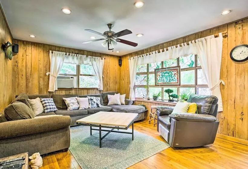 Charming Hampton Bays Home 5 Mi To Coopers Beach