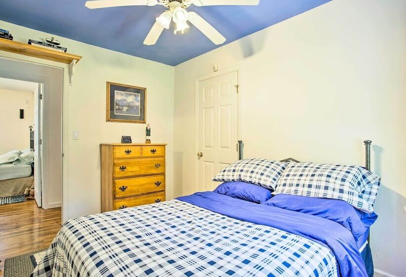 Charming Hampton Bays Home 5 Mi To Coopers Beach