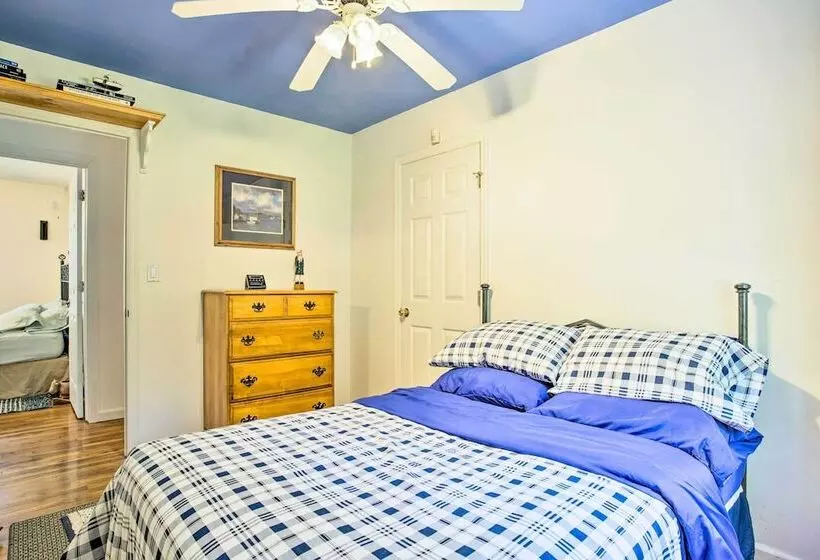 Charming Hampton Bays Home 5 Mi To Coopers Beach