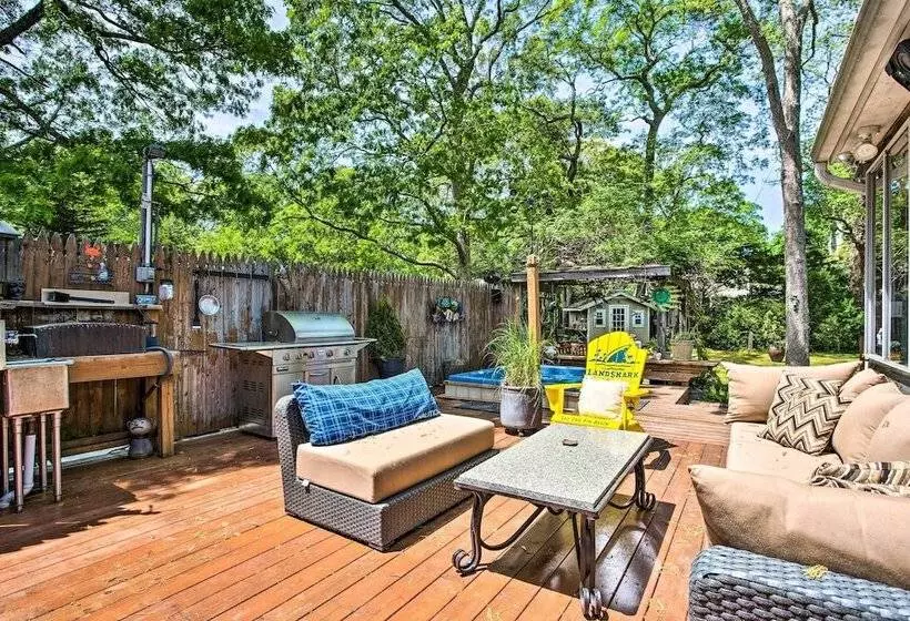Charming Hampton Bays Home 5 Mi To Coopers Beach