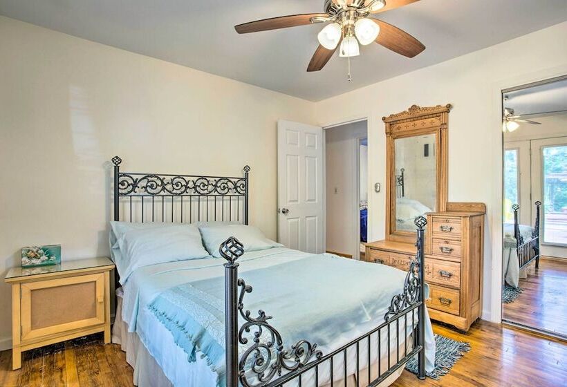 Charming Hampton Bays Home 5 Mi To Coopers Beach