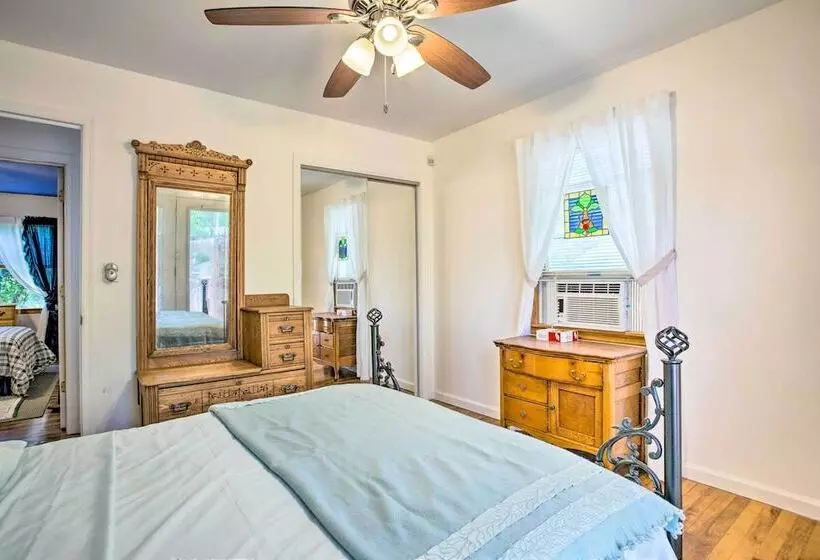 Charming Hampton Bays Home 5 Mi To Coopers Beach