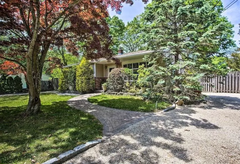 Charming Hampton Bays Home 5 Mi To Coopers Beach