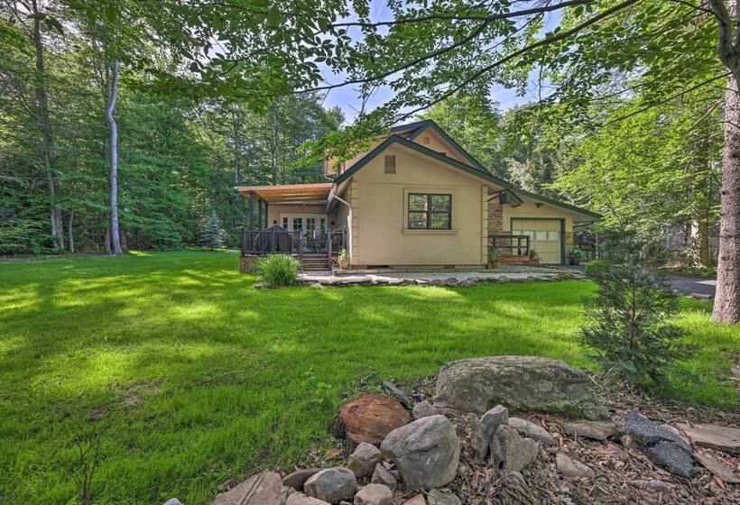 Poconos Cottage W/ Sauna ~ 10 Mi To Camelback!