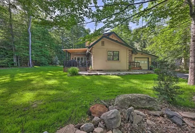 Poconos Cottage W/ Sauna ~ 10 Mi To Camelback!