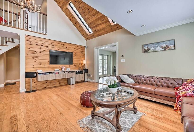 Poconos Cottage W/ Sauna ~ 10 Mi To Camelback!