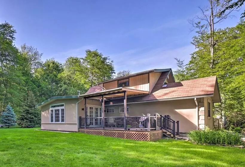 Poconos Cottage W/ Sauna ~ 10 Mi To Camelback!