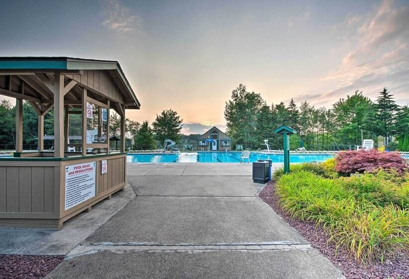 Poconos Cottage W/ Sauna ~ 10 Mi To Camelback!