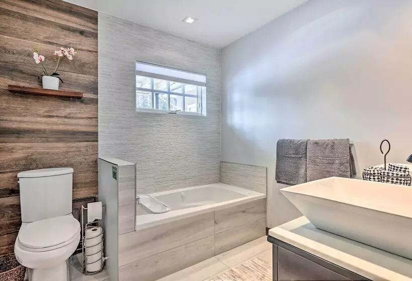 Poconos Cottage W/ Sauna ~ 10 Mi To Camelback!