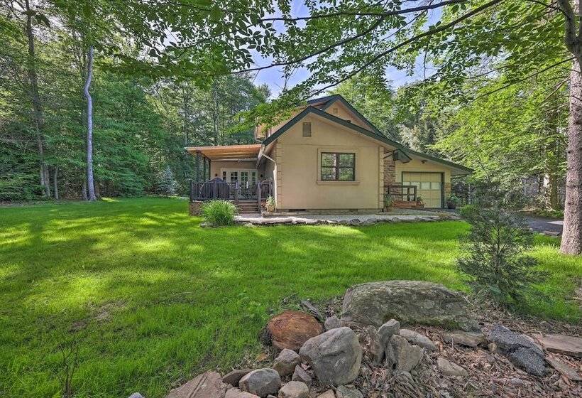 Poconos Cottage W/ Sauna ~ 10 Mi To Camelback!