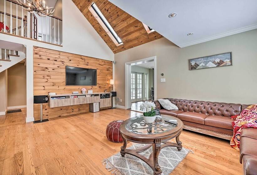 Poconos Cottage W/ Sauna ~ 10 Mi To Camelback!