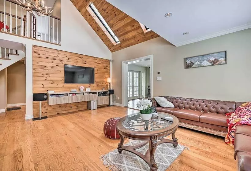 Poconos Cottage W/ Sauna ~ 10 Mi To Camelback!