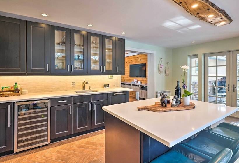 Poconos Cottage W/ Sauna ~ 10 Mi To Camelback!