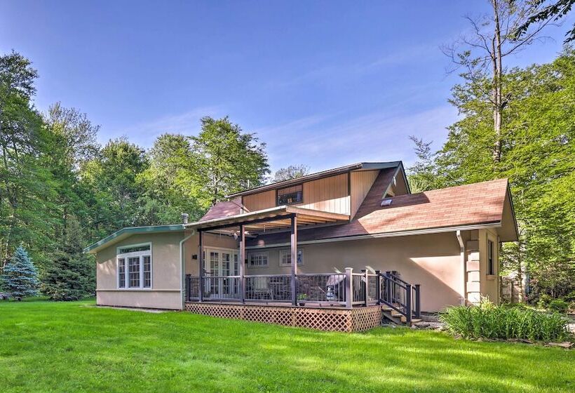 Poconos Cottage W/ Sauna ~ 10 Mi To Camelback!