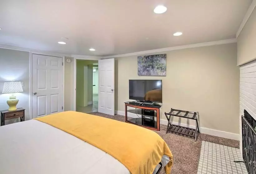 Indianapolis Home ~ 10 Mi To Downtown!